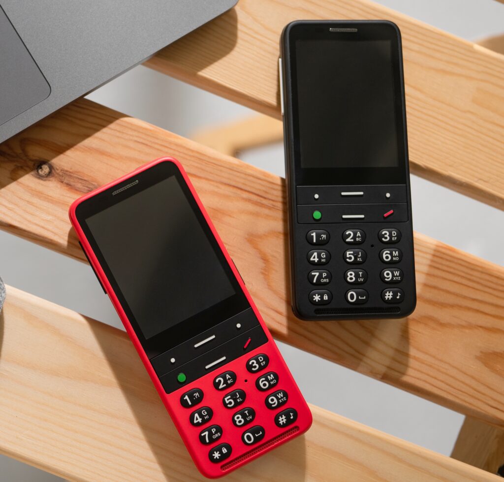 BlindShell Classic 2 mobiltelefon med taktile knapper og skærmlæser