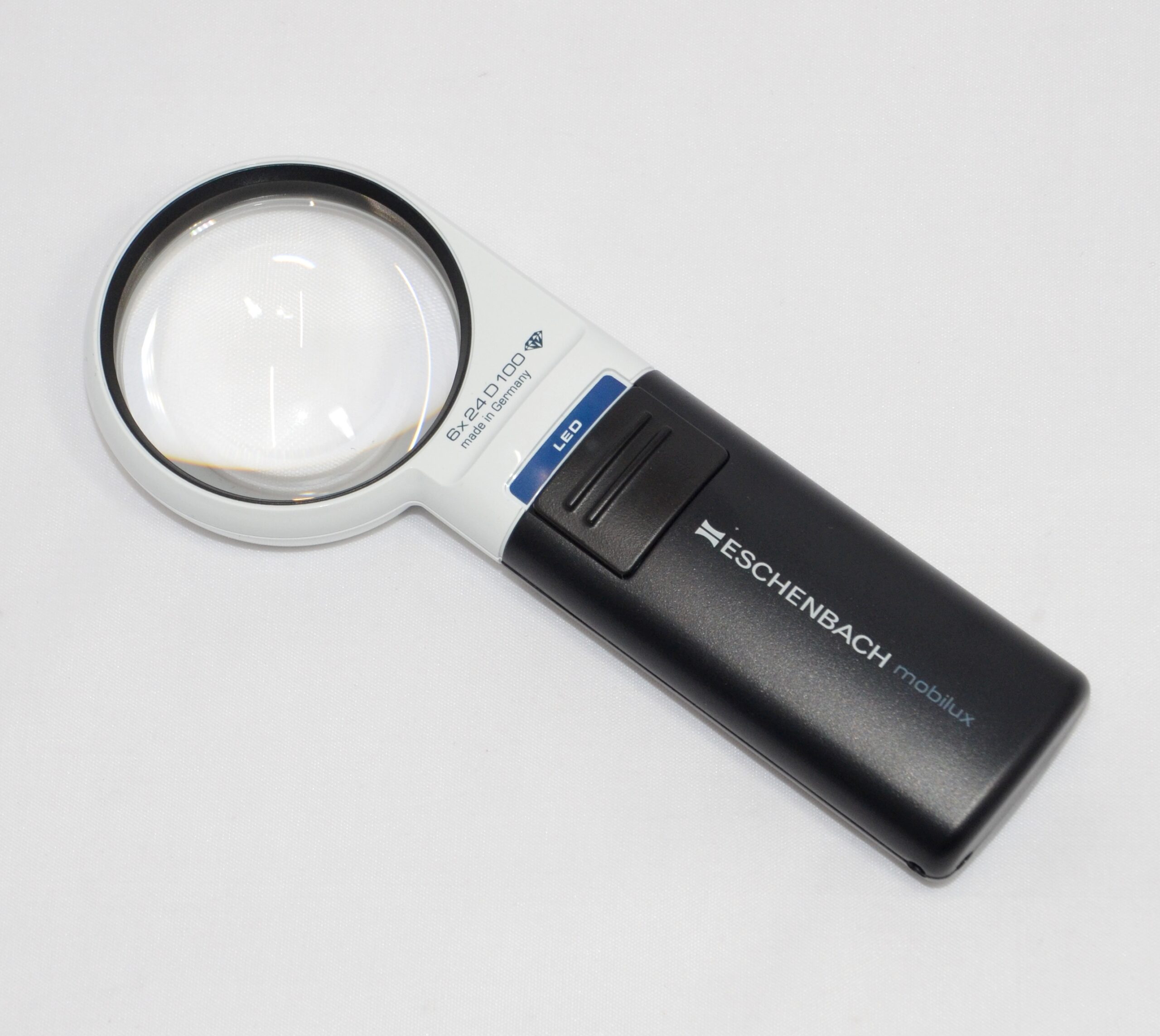 Mobilux håndholdt LED lup 6 x 24 dpt - rund linse Ø58 mm